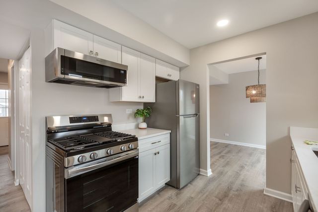 1283 Huntington Drive, Mundelein, IL 60060