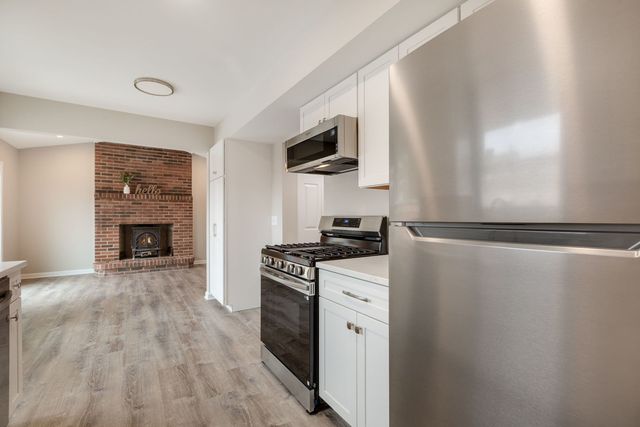 1283 Huntington Drive, Mundelein, IL 60060