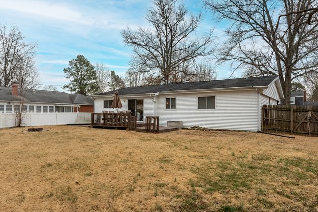 2002 W Norwood Drive, Carbondale, IL 62901