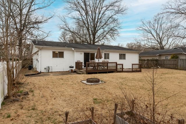 2002 W Norwood Drive, Carbondale, IL 62901