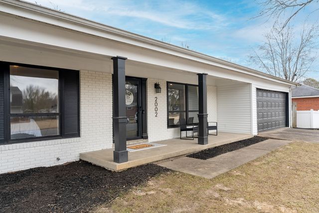 2002 W Norwood Drive, Carbondale, IL 62901