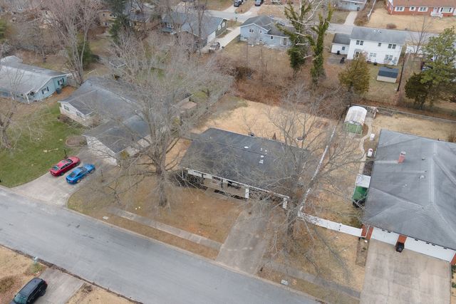 2002 W Norwood Drive, Carbondale, IL 62901