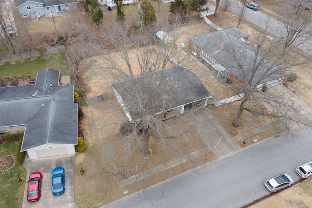 2002 W Norwood Drive, Carbondale, IL 62901