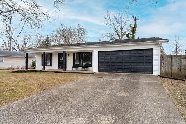 2002 W Norwood Drive, Carbondale, IL 62901