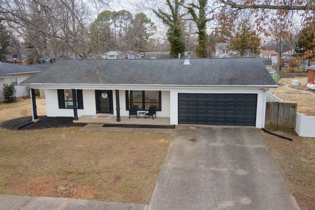 2002 W Norwood Drive, Carbondale, IL 62901