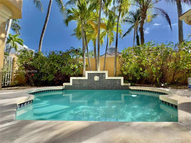 3728 NE 208th Ter, Aventura, FL 33180