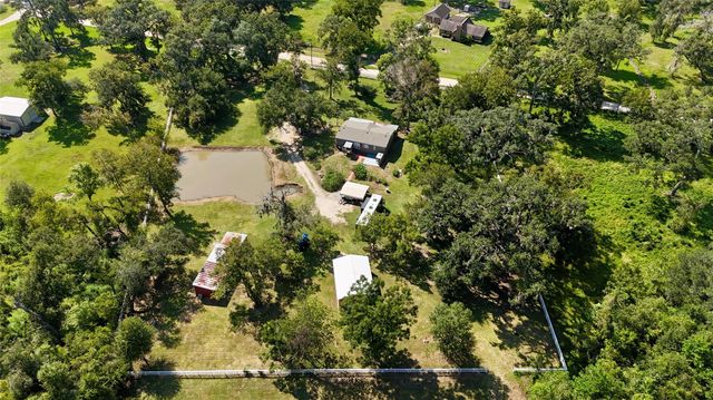 175 Eagons Road, Angleton, TX 77515