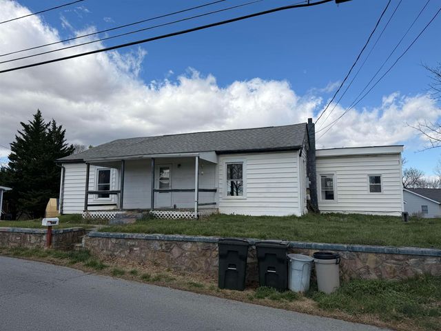 166 STRAITH ST, Staunton, VA 24401