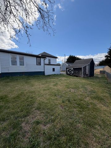 166 STRAITH ST, Staunton, VA 24401