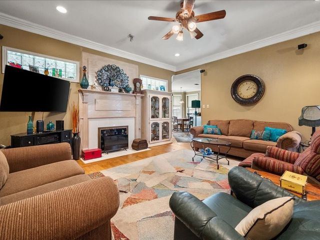 1704 S Bowen Road, Pantego, TX 76013