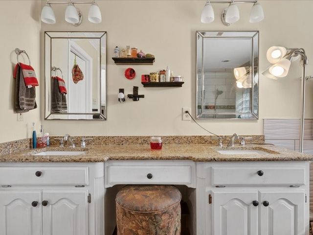 1704 S Bowen Road, Pantego, TX 76013