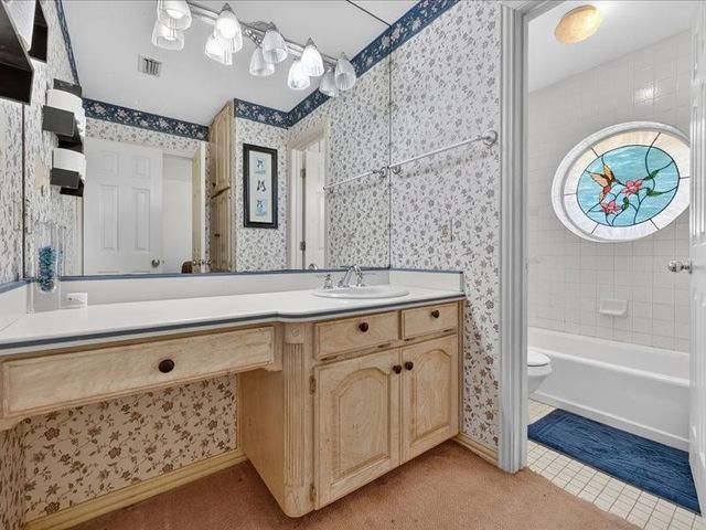 1704 S Bowen Road, Pantego, TX 76013