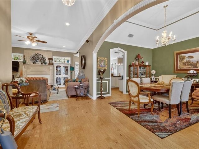 1704 S Bowen Road, Pantego, TX 76013