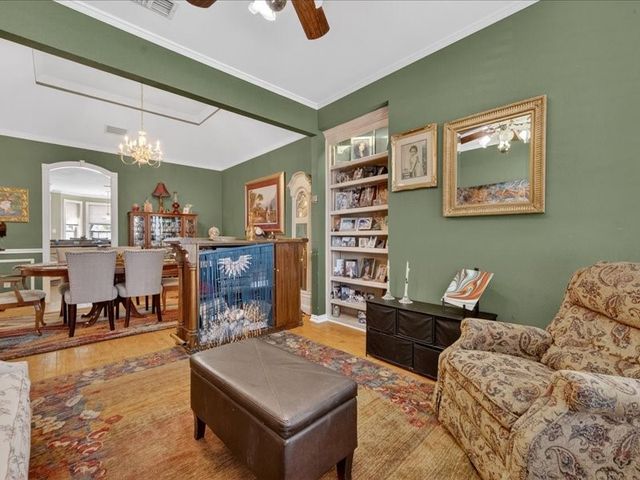 1704 S Bowen Road, Pantego, TX 76013