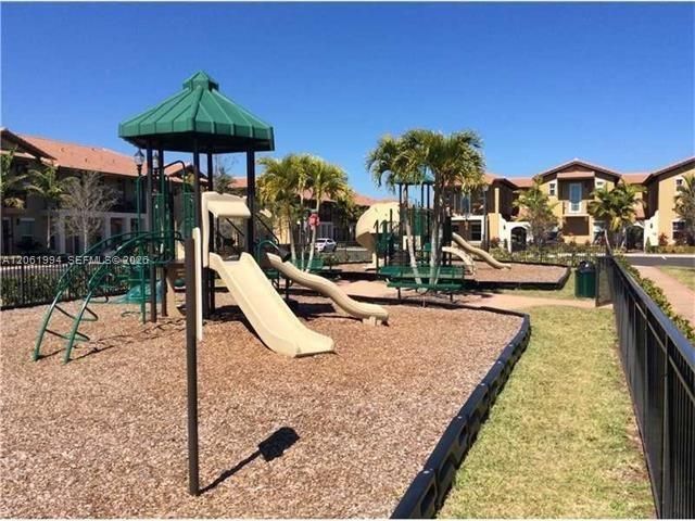 14663 SW 9th St 1810, Pembroke Pines, FL 33027