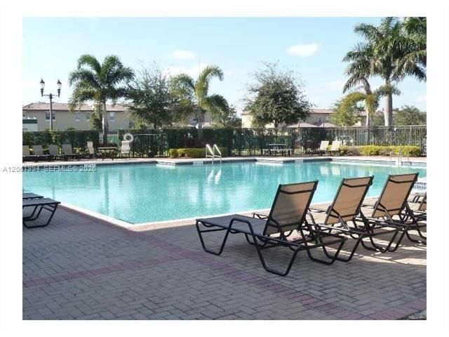 14663 SW 9th St 1810, Pembroke Pines, FL 33027