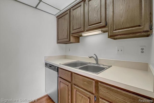 411 S Old Woodward Avenue 907, Birmingham, MI 48009