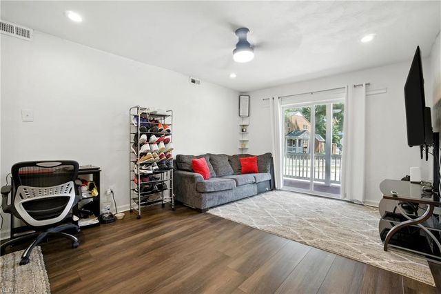 2042 Berkley AVE, Chesapeake, VA 23324