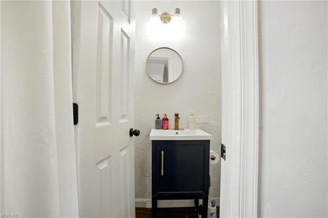 2042 Berkley AVE, Chesapeake, VA 23324