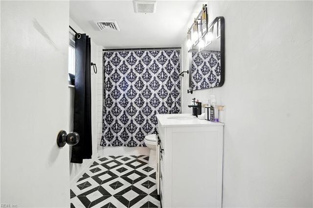2042 Berkley AVE, Chesapeake, VA 23324