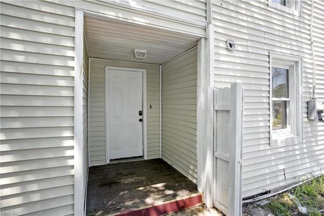 2042 Berkley AVE, Chesapeake, VA 23324
