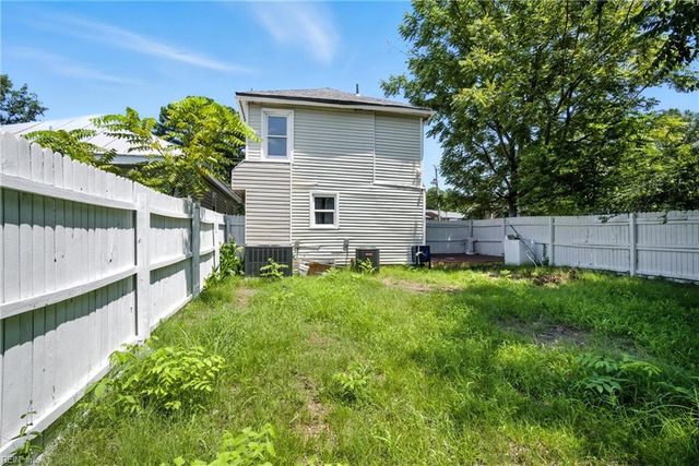 2042 Berkley AVE, Chesapeake, VA 23324