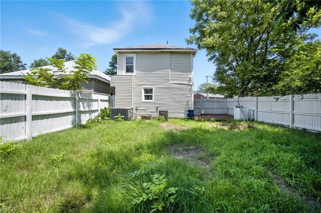2042 Berkley AVE, Chesapeake, VA 23324