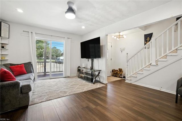 2042 Berkley AVE, Chesapeake, VA 23324