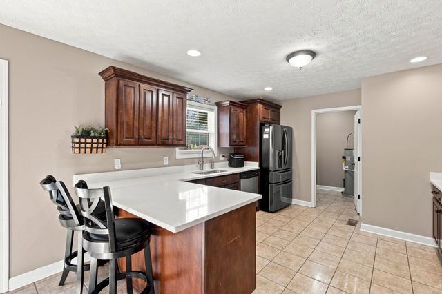 112 Eagles Nest Dr, Portland, TN 37148