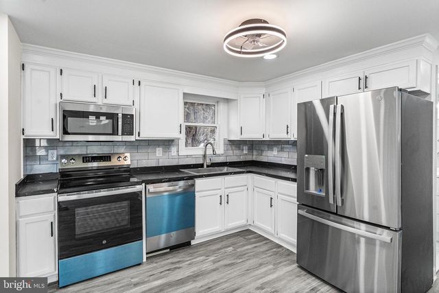 4 FARM LN, Middletown, DE 19709