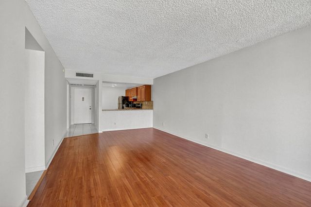 11 Royal Palm Way 3040, Boca Raton, FL 33432