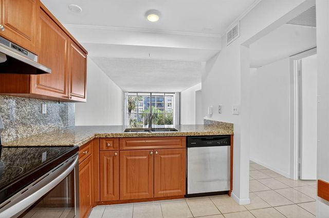11 Royal Palm Way 3040, Boca Raton, FL 33432