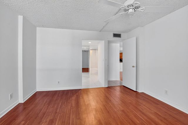 11 Royal Palm Way 3040, Boca Raton, FL 33432