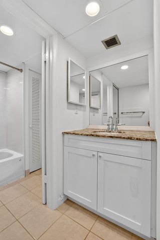 11 Royal Palm Way 3040, Boca Raton, FL 33432