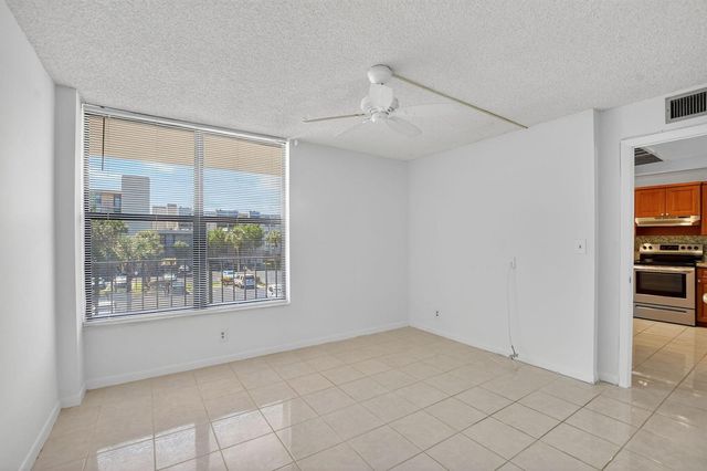 11 Royal Palm Way 3040, Boca Raton, FL 33432