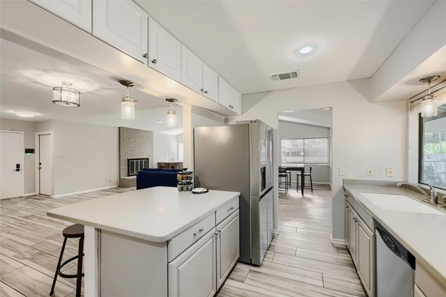 1300 Neans DR, Austin, TX 78758