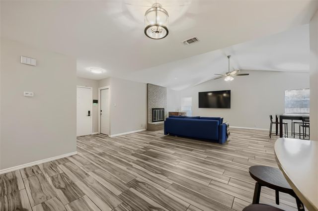 1300 Neans DR, Austin, TX 78758
