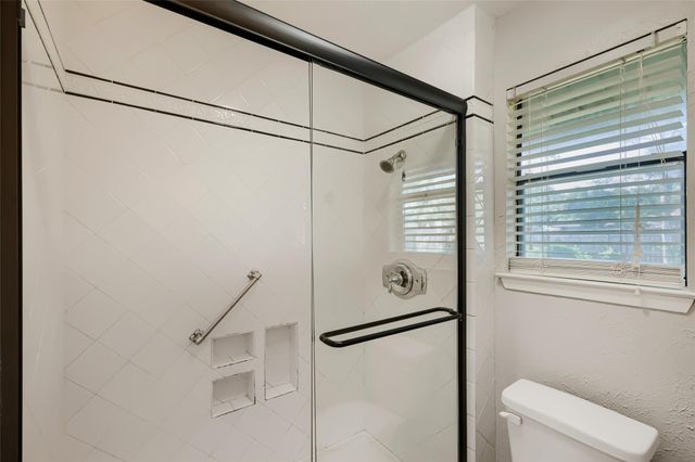 1300 Neans DR, Austin, TX 78758
