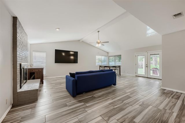 1300 Neans DR, Austin, TX 78758
