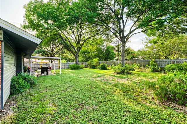 1300 Neans DR, Austin, TX 78758