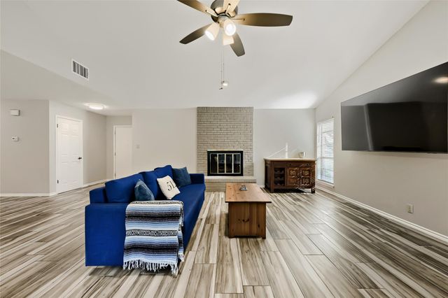 1300 Neans DR, Austin, TX 78758