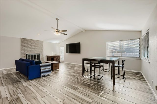 1300 Neans DR, Austin, TX 78758