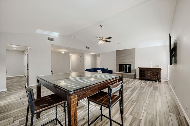 1300 Neans DR, Austin, TX 78758