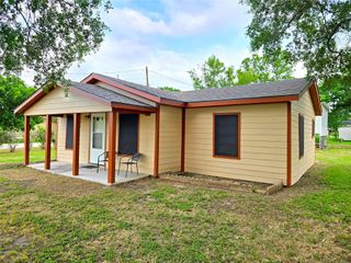 402 Avenue G Avenue E, Van Vleck, TX 77482