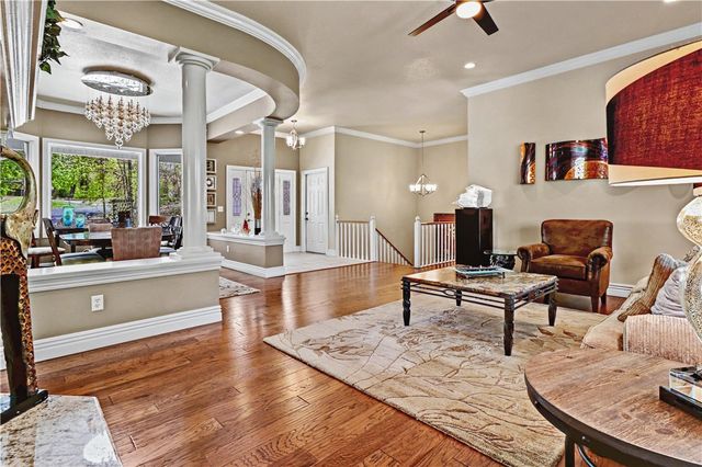 1 Hedges Circle, Bella Vista, AR 72715
