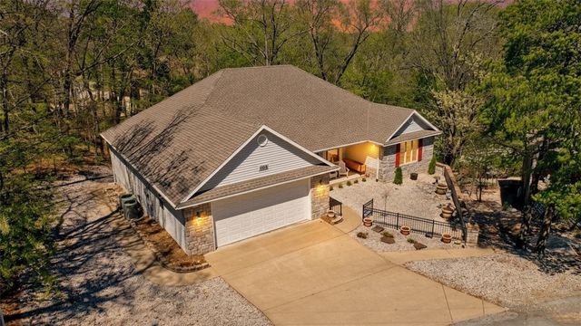 1 Hedges Circle, Bella Vista, AR 72715