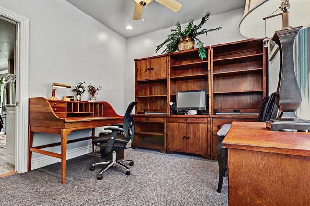 1 Hedges Circle, Bella Vista, AR 72715