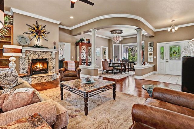 1 Hedges Circle, Bella Vista, AR 72715