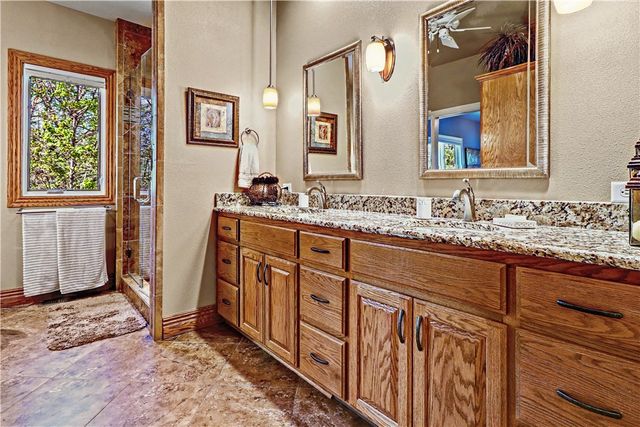 1 Hedges Circle, Bella Vista, AR 72715
