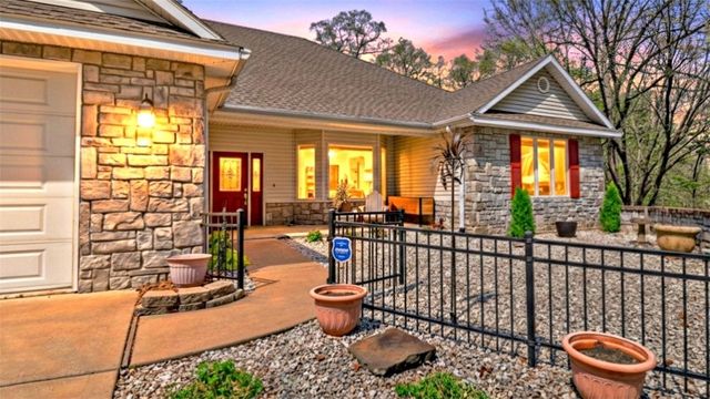 1 Hedges Circle, Bella Vista, AR 72715